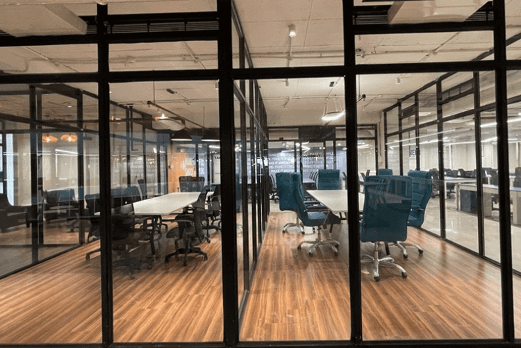 compony room view alt